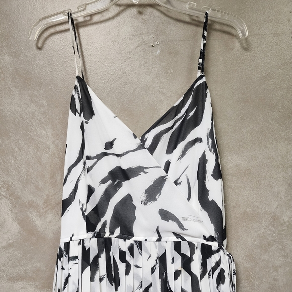 Nine West Sleeveless Black/White Zebra Print Pleated Bottom Dress Size XL - Picture 5 of 9